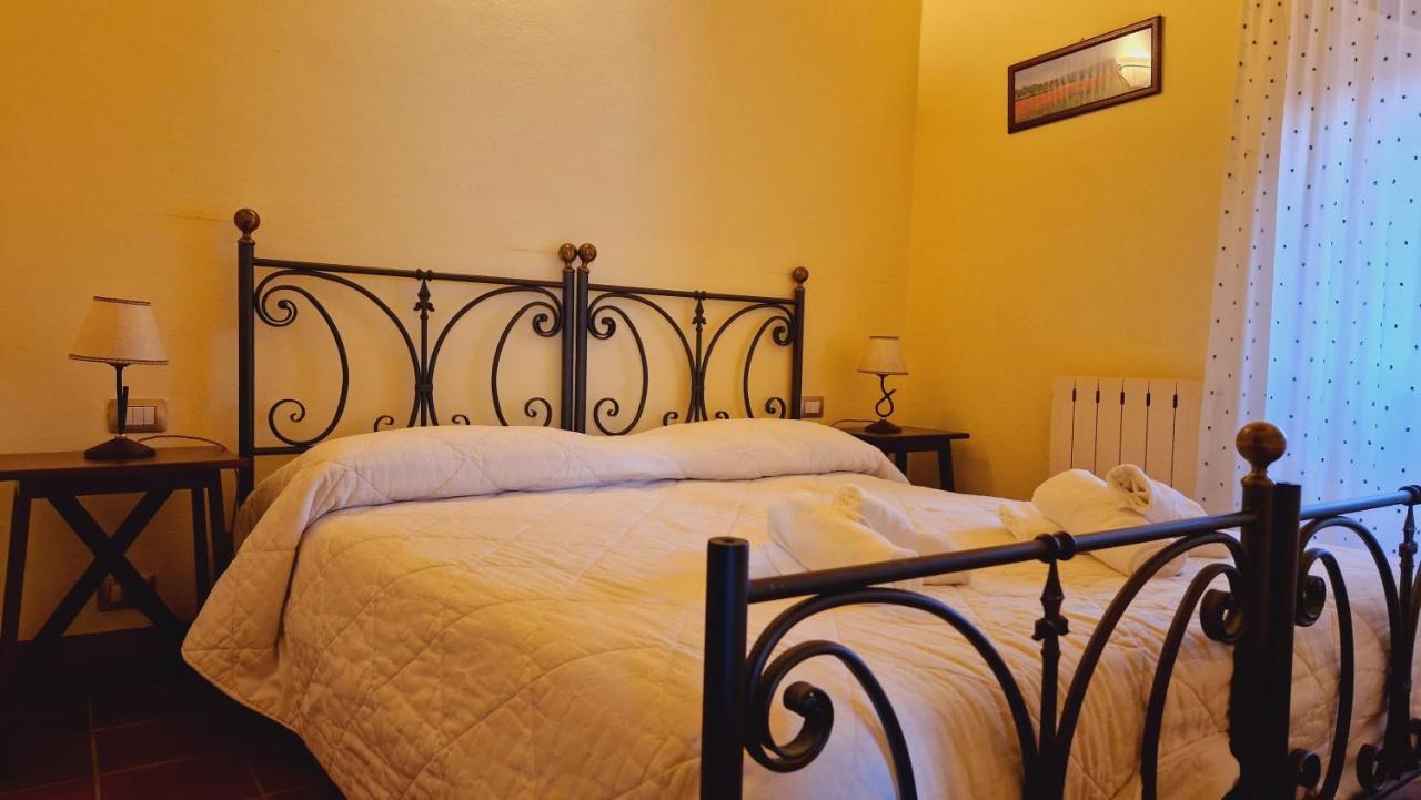 Antico Borgo Poggiarello Guest House มอนเตริจโจนี ภายนอก รูปภาพ